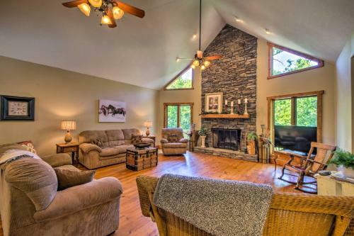 Tryon House With Hot Tub - Near Equestrian Centers!