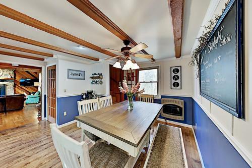 Amazing 2-acre Retreat - Office, Gazebo & Fire Pit Home