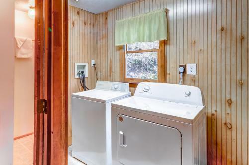 2 Bed 2 Bath Vacation Home In Whittier II