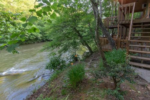 2 Bed 1 Bath Vacation Home In Whittier
