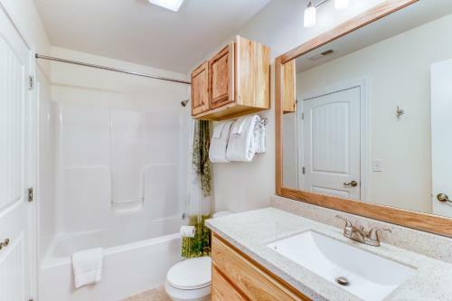 2 Bed 2 Bath Vacation Home In Whittier III