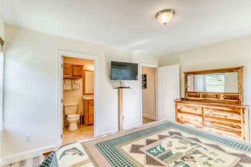 2 Bed 2 Bath Vacation Home In Whittier III