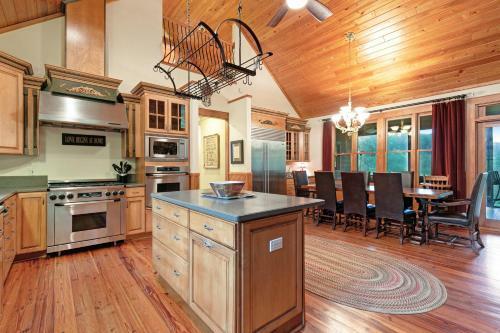 4 Bed 4 Bath Vacation Home In Whittier