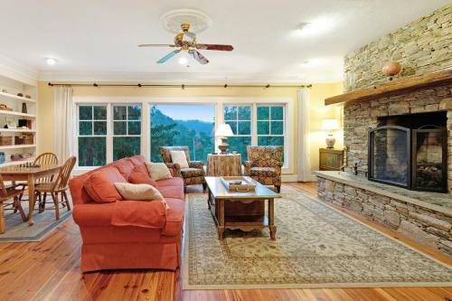 4 Bed 4 Bath Vacation Home In Whittier