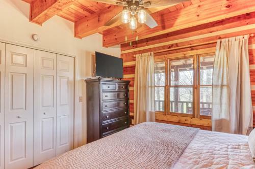2 Bed 2 Bath Vacation Home In Whittier