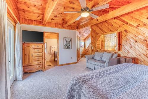 2 Bed 2 Bath Vacation Home In Whittier
