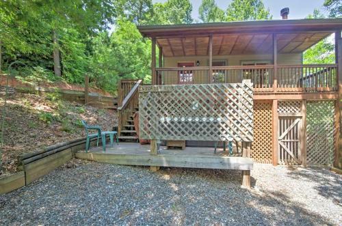 Charming Fox Den Cabin In Whittier With Hot Tub!