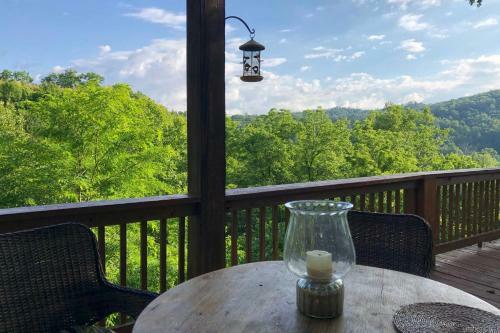 Apartamento Green Shadows Scenic Whittier Condo With Fireplace!
