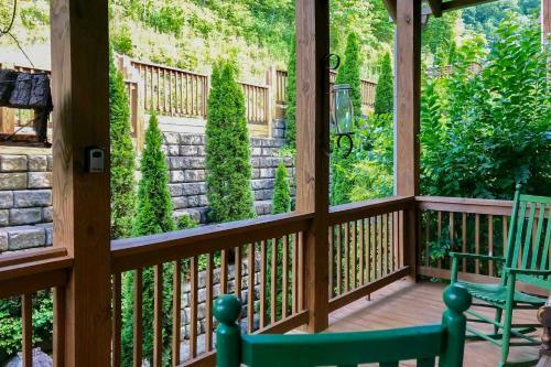 Apartamento Green Shadows Scenic Whittier Condo With Fireplace!