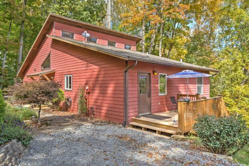 Spacious Waynesville Getaway With Decks And Fire Pit!