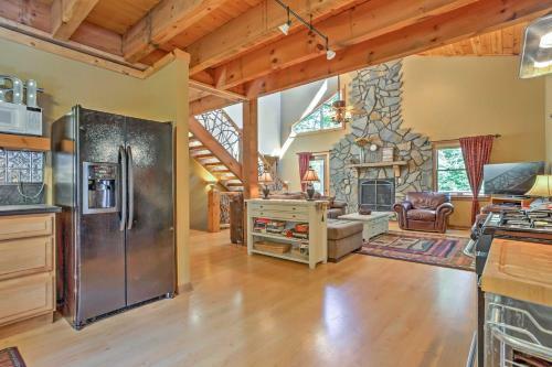Spacious Waynesville Getaway With Decks And Fire Pit!