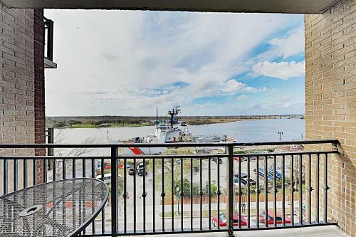 Apartamento Historic District Condo With River Views & Balcony Condo