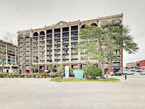 Apartamento Downtown Condo With River View, Near Shops & Beaches Condo