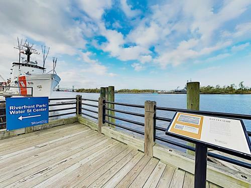 Apartamento Downtown Condo With River View, Near Shops & Beaches Condo