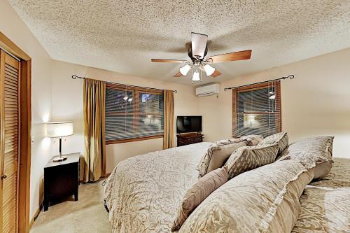 Private Mountain-view Home Near Skiing, Golf, Lake Home