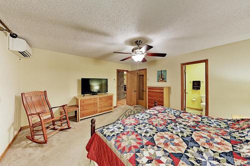Private Mountain-view Home Near Skiing, Golf, Lake Home