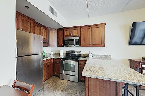 Apartamento New Listing! 9th-floor River-view Condo With Balcony Condo