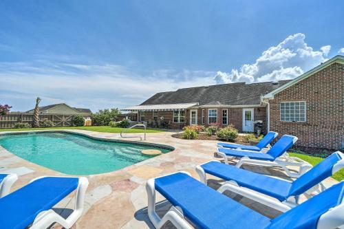 Modern Corporate Retreat By Downtown And Beach!