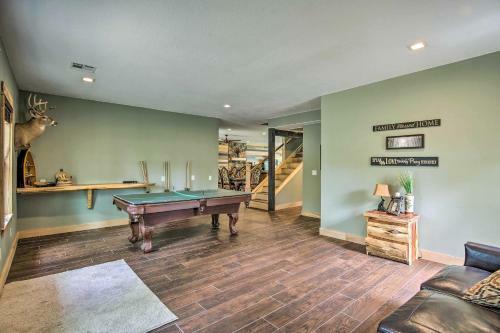 Upscale Lake House With Private Dock And Hot Tub