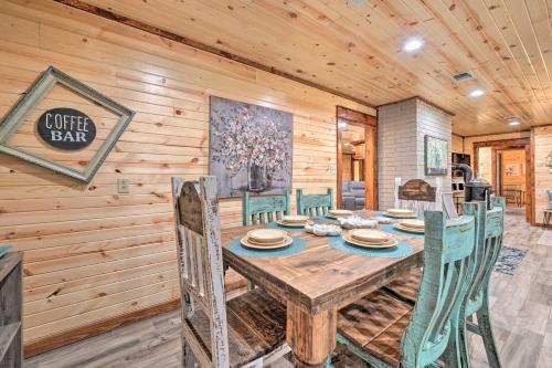 Lavish Getaway With Hot Tub On Almost 6 Acres!