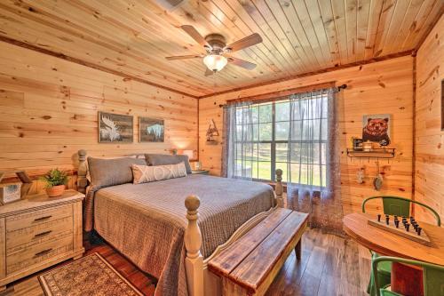Lavish Getaway With Hot Tub On Almost 6 Acres!