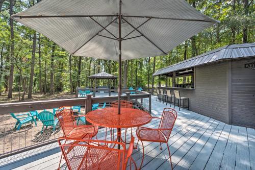 Lavish Getaway With Hot Tub On Almost 6 Acres!