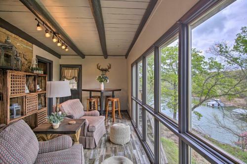 Waters Edge Retreat With Dock, Deck And Kayaks!