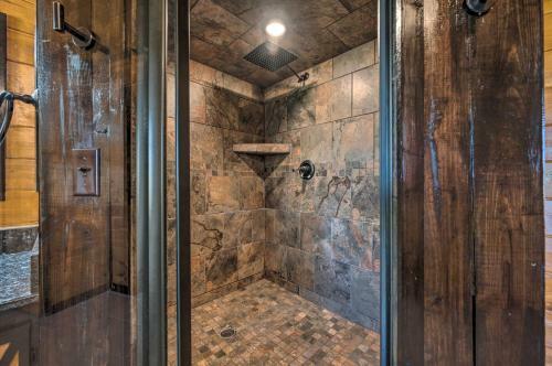 Broken Bow Retreat With Game Room And Hot Tub!