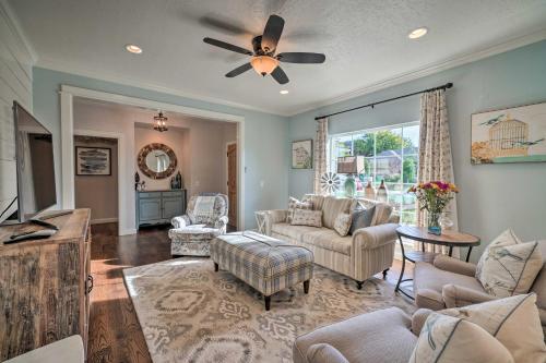 Casual Yet Elegant, Spacious Nw Oklahoma City Home