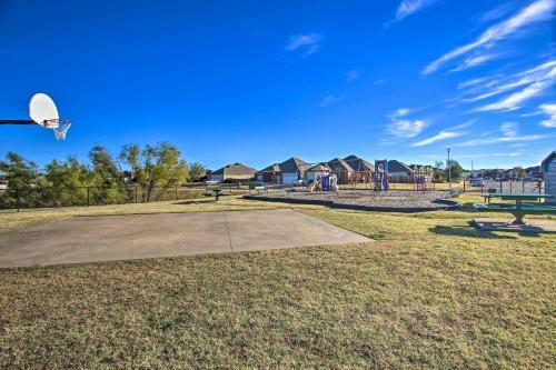 Okc Home Less Than 10 Mi To Myriad Botanical Gardens!