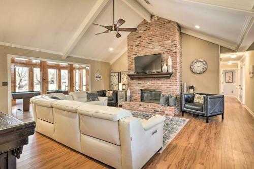 Upscale House With Pool - By Historic Route 66!