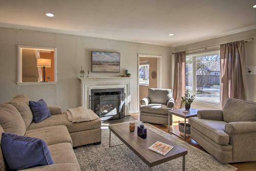 Stylish Tulsa Home Walk To Gathering Place!