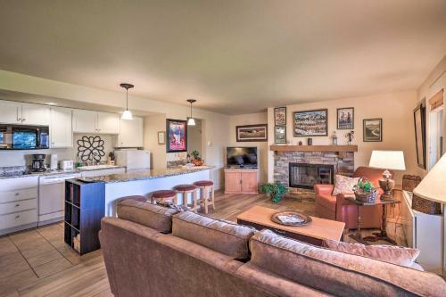 Apartamento Bend Condo With Deck, Resort-style Amenities And Views!