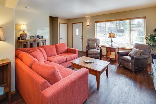 Lovely Bend Retreat With Private Patio & Firepit Home