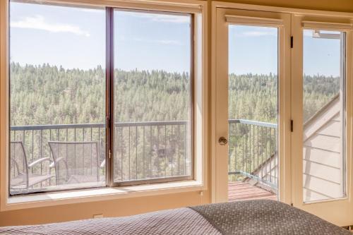 River Ridge Three-bedroom Condos