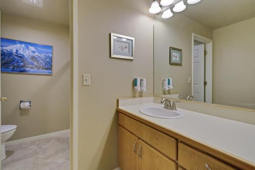 River Ridge Three-bedroom Condos