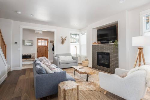Bend Mountain Modern