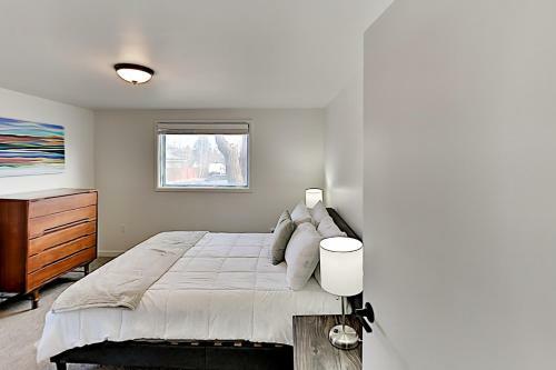 Apartamento Remodeled Retreat - Firepit - Near Dining & Shops Duplex