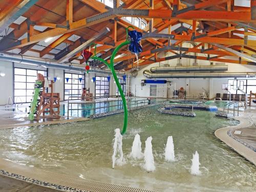 New Listing! Spacious Sunriver Haven With Hot Tub Home