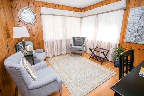 Bed & Breakfast Hummingbird Estate Wine And Suites