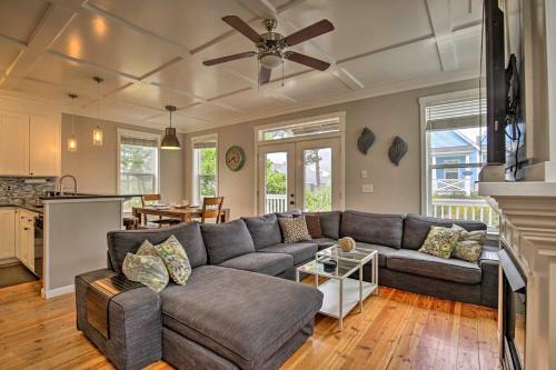 Dog-friendly Home With Hot Tub And Deck Walk To Beach
