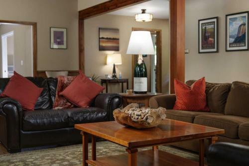 The Brookside Inn Manor