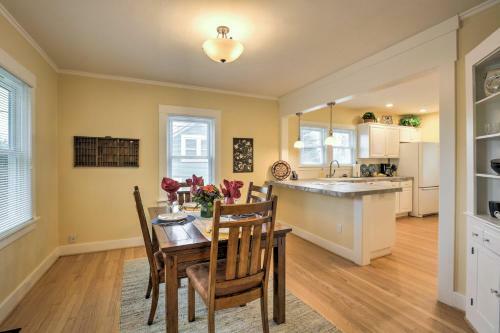 Central Eugene House With Updated Interior And Yard!
