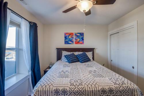 Oceanview Townhome - Pet Friendly - Sleeps 6 - King