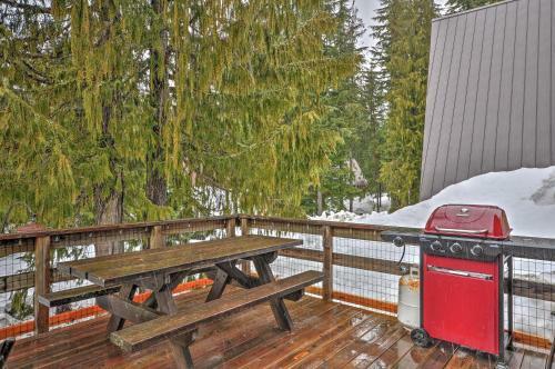 Inviting Mt Hood Cabin With Deck 1 Mi To Skibowl!