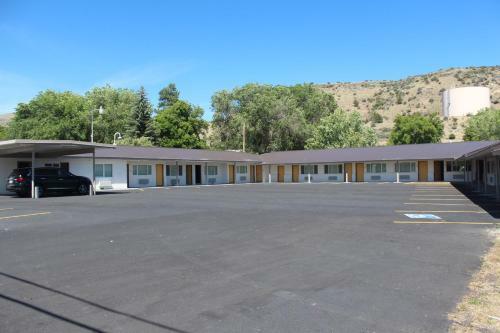 Hotel Oregon Trail Inn And Suites