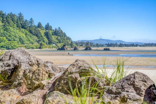 Dock Of The Bay 102