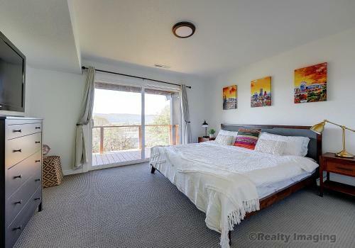 Mid Century Modern With Sweeping Northwest Hills And Sunset Views