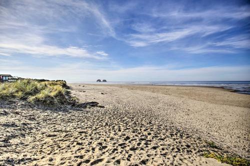 Coastal Cottage Escape - Walk To The Beach!