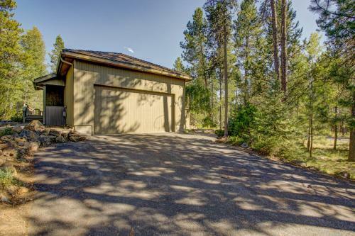 Stunning Retreat- Hot Tub, Sharc Access, 2 Masters Home